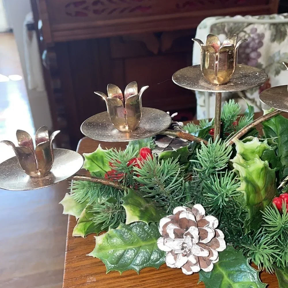 Vtg‎ gold metal Christmas candle holder with greenery
